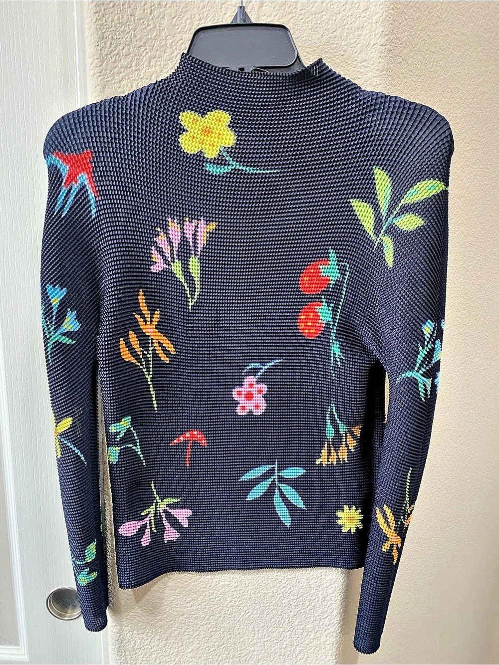 Floral Crew Neck Sweater in Blue Like New